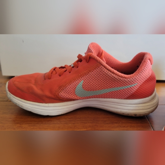 Nike Revolution 3 sneakers for women/children size 7.5/5.5Y/38 - Picture 5 of 5